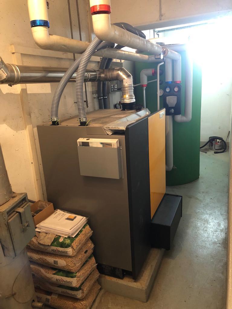 Chauffage à pellets avec ballon d'eau chaude
